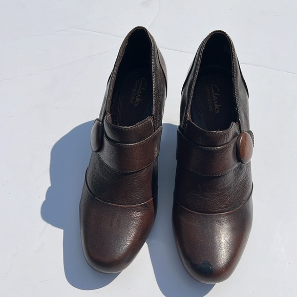 Clarks 8.5 M-Ruby Glam, low ankle bootie, brown leather heels. Bendables. - Picture 2 of 10